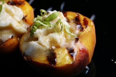 grilled peaches with masccarpone cheese